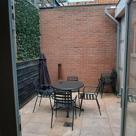 Nyaraló Gerenoveerde Jaren 1930 Woning In Hartje Medemblik