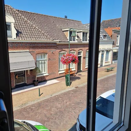 Gerenoveerde Jaren 1930 Woning In Hartje Medemblik
